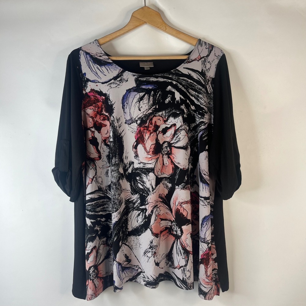 Avenue VIP Knits Tunic Top Women 18/20 Black Floral 3/4 Sleeve Button Tab Scoop